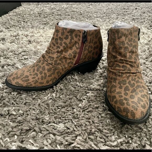 NIB Blowfish Leopard Canvas Booties - Picture 3 of 9